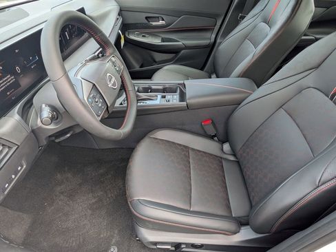 New 2026 Nissan Sentra SR FWD image 11