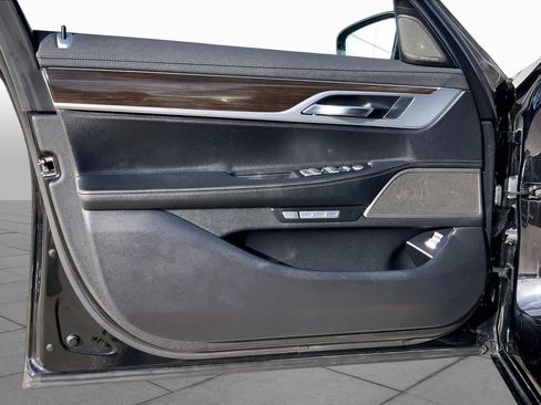 Used 2018 BMW 740i RWD image 21