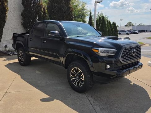 Used 2023 Toyota Tacoma TRD Sport AWD/4WD image 7