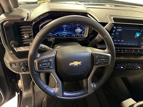 Used 2023 Chevrolet Silverado 1500 LT w/ Z71 Off-Road Package AWD/4WD image 19