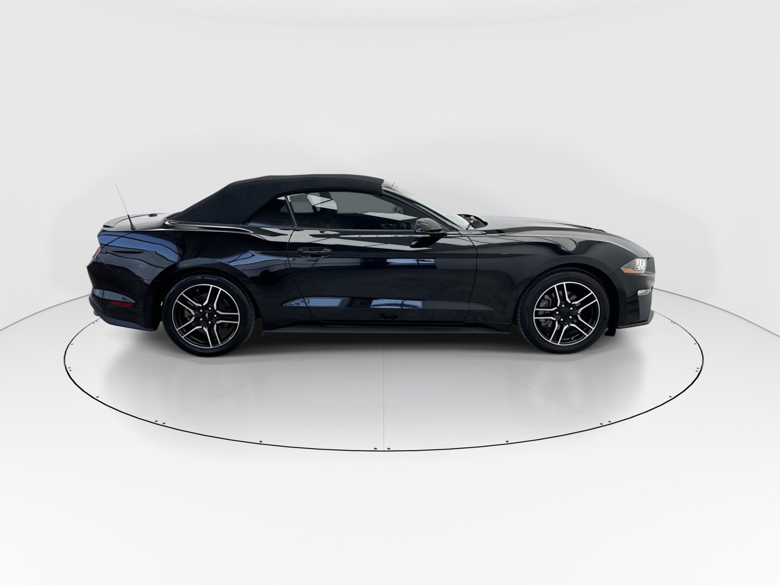 Used 2022 Ford Mustang Premium RWD image 9