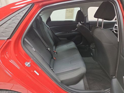 Used 2025 Hyundai Elantra SE FWD image 9