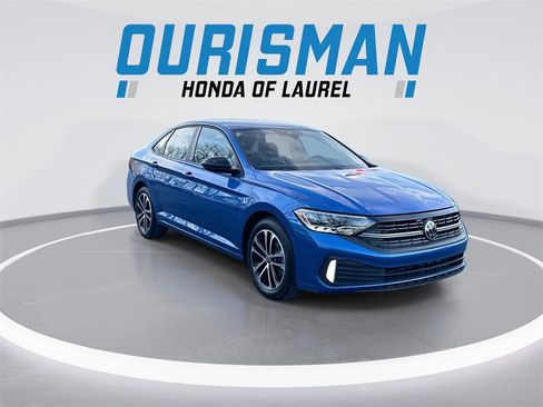 Used 2024 Volkswagen Jetta Sport image 2