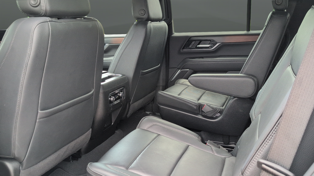 Used 2025 GMC Yukon Denali AWD/4WD image 13