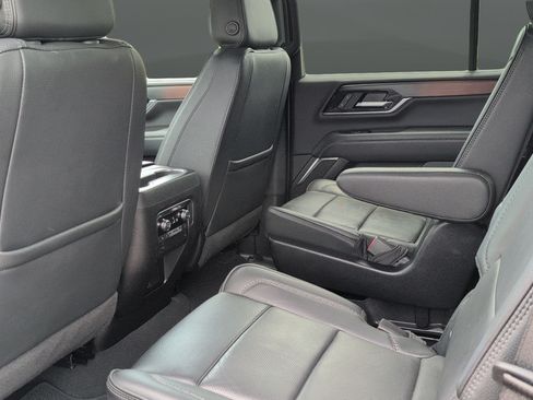 Used 2025 GMC Yukon Denali AWD/4WD image 13