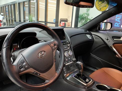 Used 2013 Hyundai Genesis 3.8 image 8