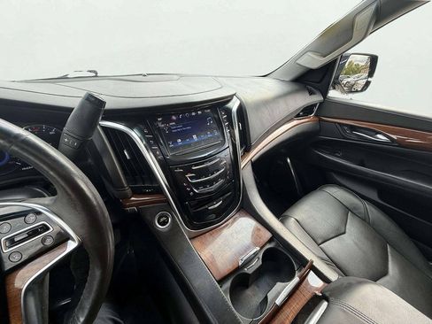 Used 2016 Cadillac Escalade Luxury AWD/4WD image 19