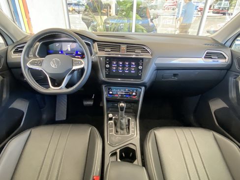 Used 2023 Volkswagen Tiguan SE w/ Panoramic Sunroof Package FWD image 19