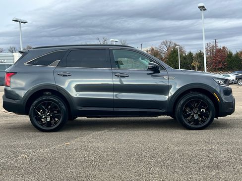 Used 2021 Kia Sorento S image 4