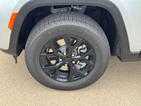 New 2026 Jeep Grand Cherokee L 4WD image 38