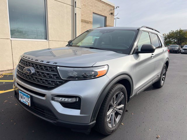 Used 2021 Ford Explorer XLT w/ Equipment Group 202A AWD/4WD image 4