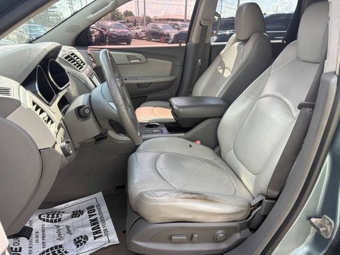 Used 2009 Chevrolet Traverse LT FWD image 17