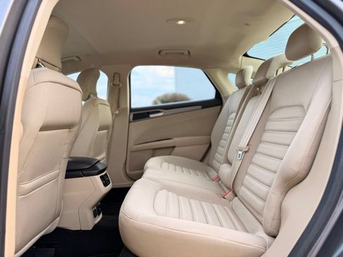 Used 2014 Ford Fusion SE FWD image 16
