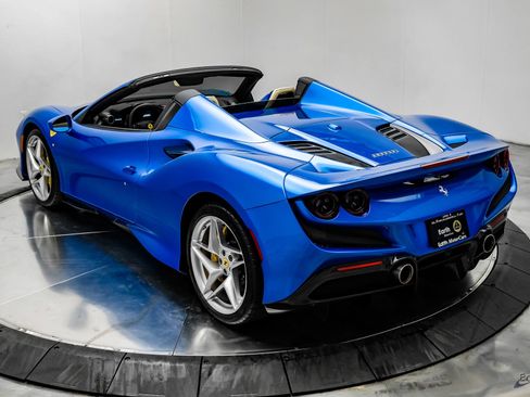 Used 2023 Ferrari F8 Tributo RWD image 15
