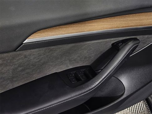 Used 2023 Tesla Model 3 Standard Range image 23