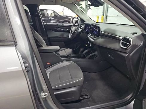 Used 2025 Chevrolet TrailBlazer LT AWD/4WD image 9