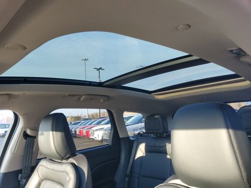 New 2026 Lincoln Corsair Premiere image 11