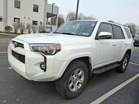Certified 2023 Toyota 4Runner SR5 Premium image 2