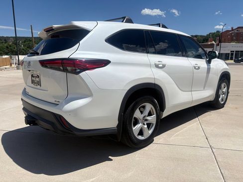Used 2020 Toyota Highlander L AWD/4WD image 6
