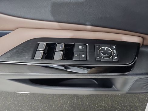 Certified 2025 Lexus ES 300h w/ Premium Package image 30