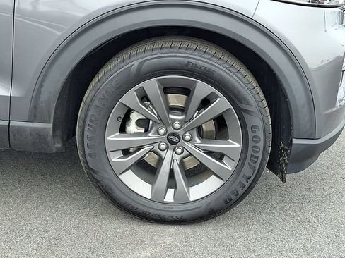 Used 2021 Ford Explorer XLT w/ Equipment Group 202A image 8