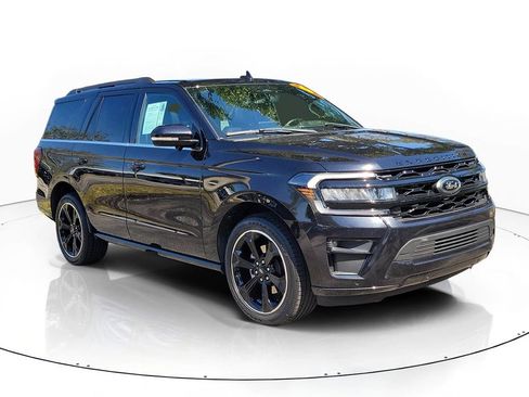 Used 2023 Ford Expedition Limited image 4