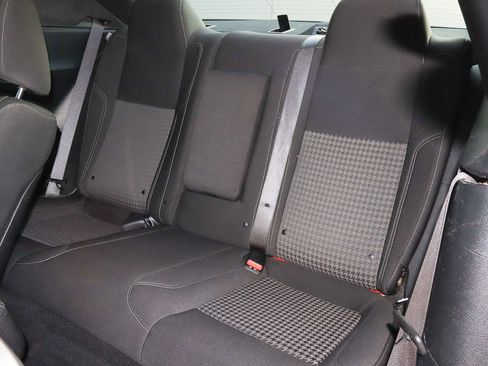 Used 2019 Dodge Challenger SXT image 8