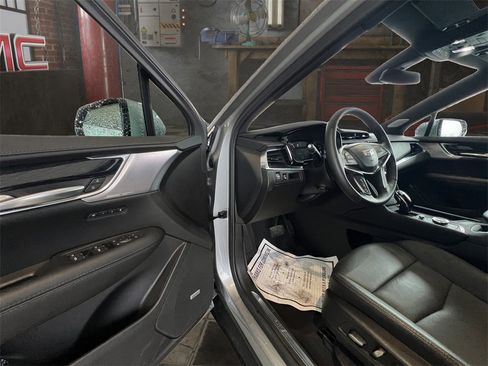 Used 2025 Cadillac XT5 Premium Luxury image 16