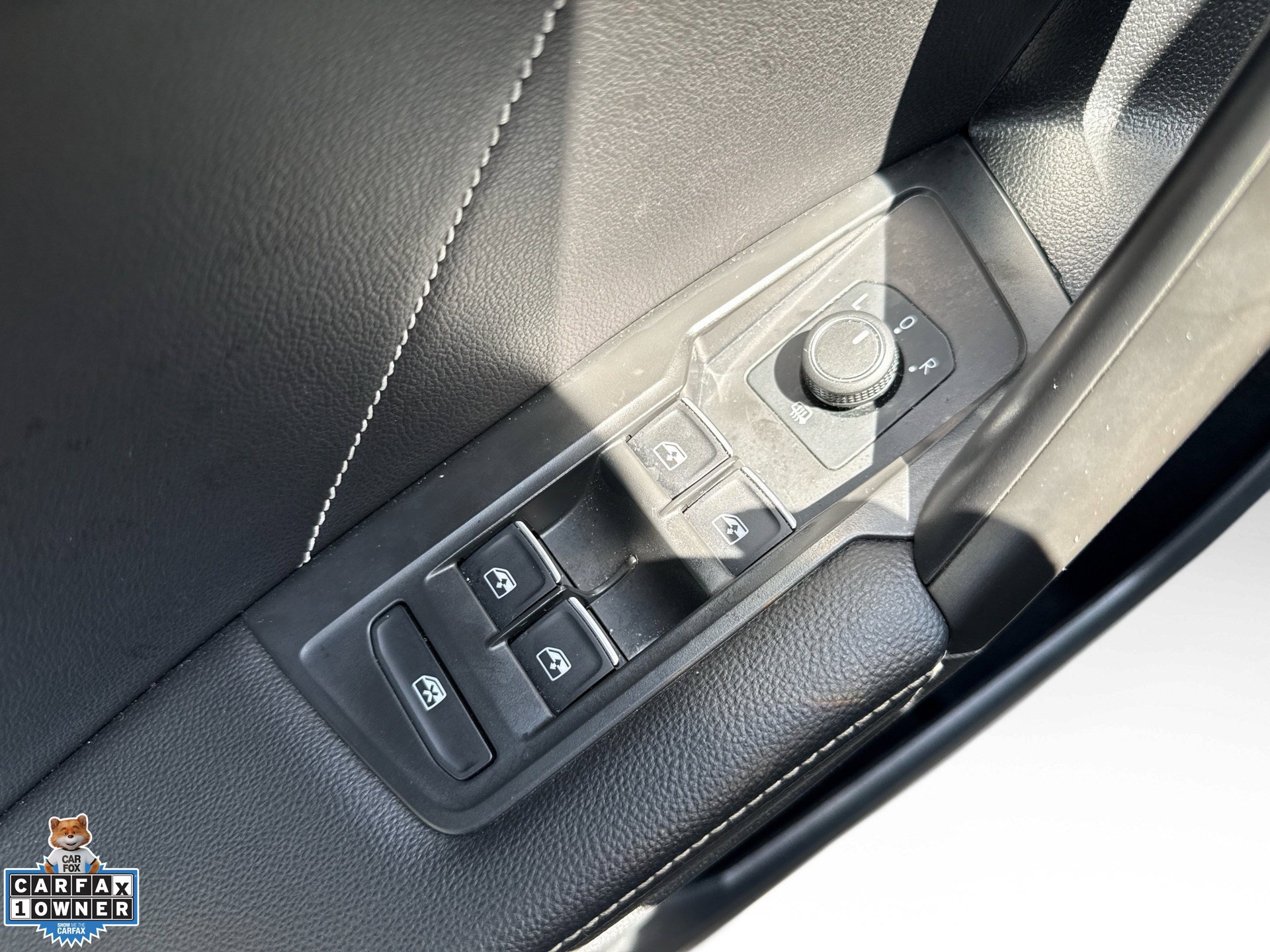 Used 2022 Volkswagen Tiguan SE FWD image 16
