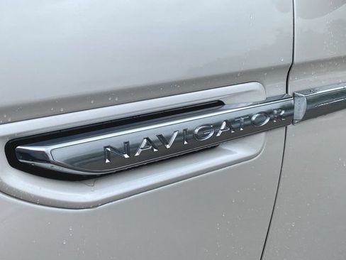 Used 2019 Lincoln Navigator L Reserve w/ Cargo Package AWD/4WD image 12
