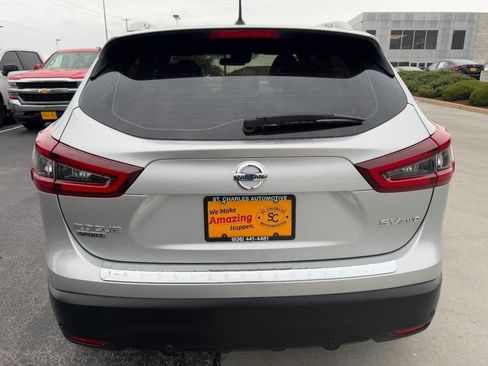 Used 2022 Nissan Rogue Sport SV image 4