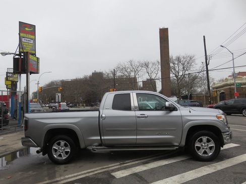 Used 2014 Toyota Tundra SR5 w/ SR5 Upgrade Package image 8