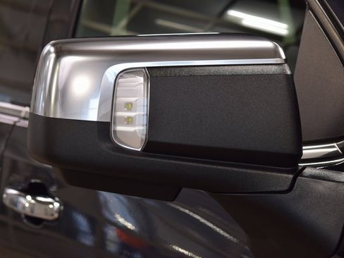 Used 2022 Chevrolet Silverado 1500 High Country w/ High Country Premium Package image 18