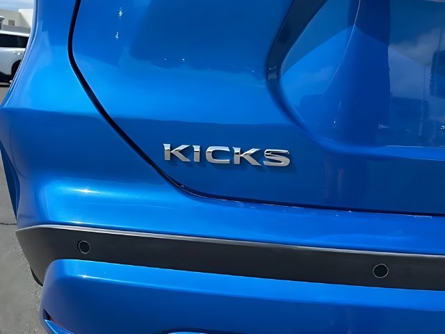 Used 2023 Nissan Kicks SR w/ Interior Electronics Package FWD image 13