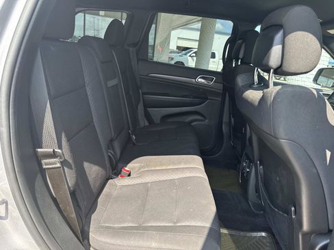 Used 2018 Jeep Grand Cherokee Laredo image 9