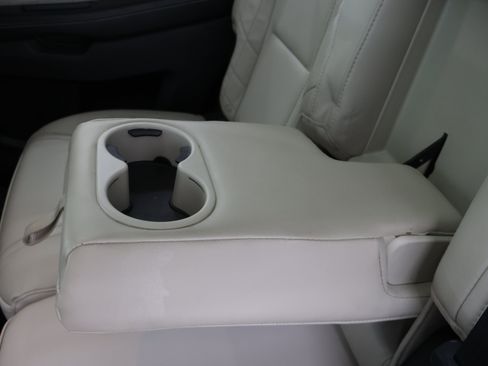 Used 2016 Ford Explorer Platinum AWD/4WD image 36