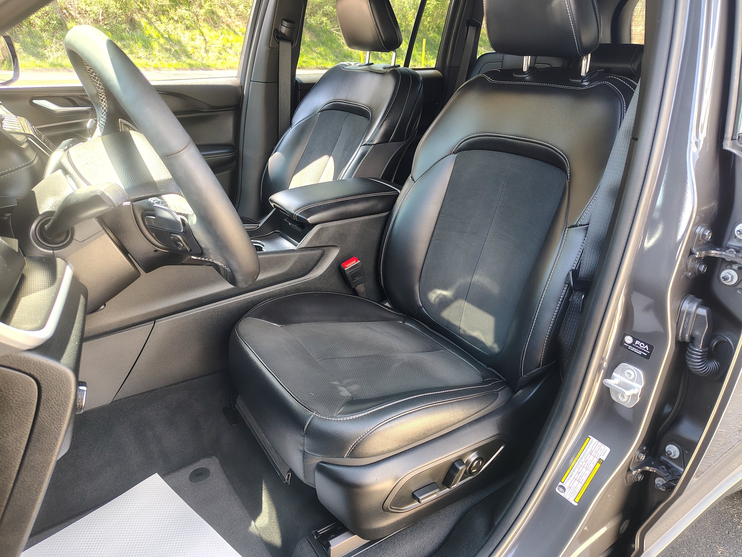 Certified 2025 Jeep Grand Cherokee Altitude AWD/4WD image 18