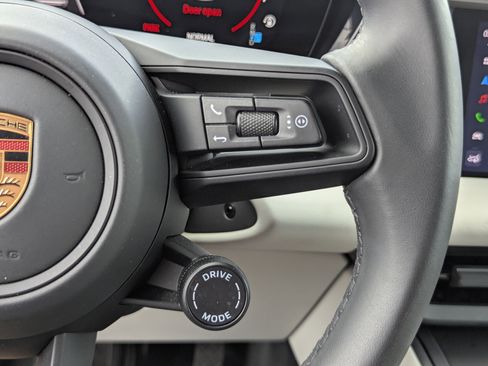 Certified 2025 Porsche Macan Electric RWD image 35