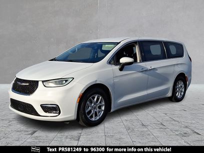 Used 2023 Chrysler Pacifica Touring-L