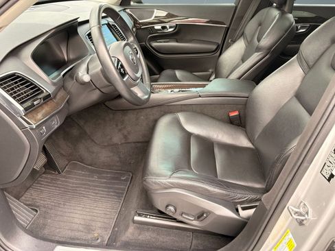 Used 2018 Volvo XC90 T6 Momentum w/ Convenience Package image 5