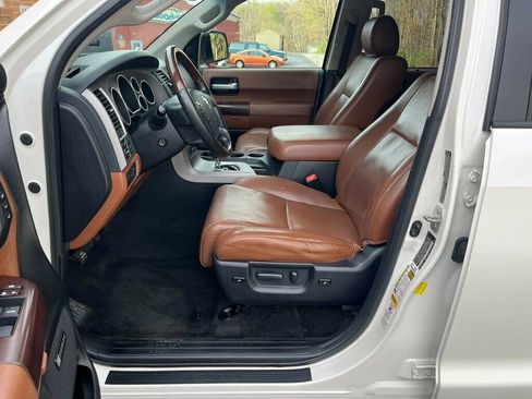 Used 2013 Toyota Sequoia Platinum image 22