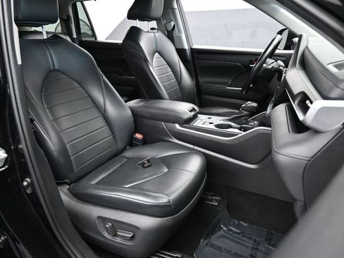 Used 2021 Toyota Highlander XLE image 44