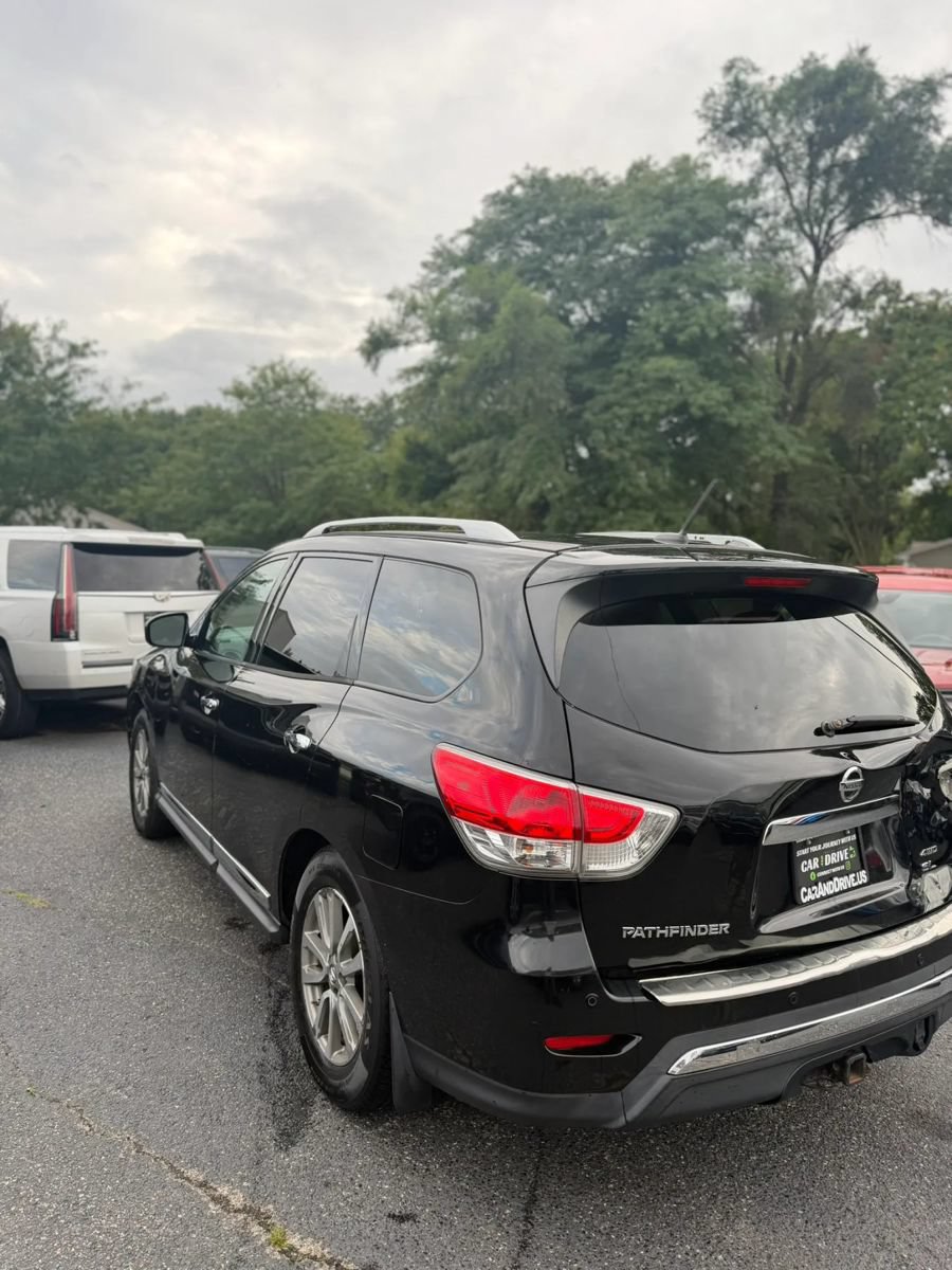 Used 2014 Nissan Pathfinder SL w/ SL Premium Package AWD/4WD image 3
