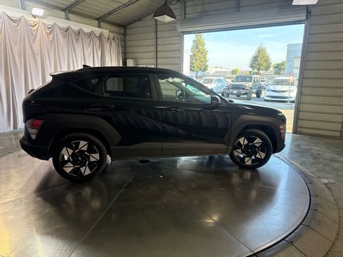Used 2025 Hyundai Kona SEL FWD image 4