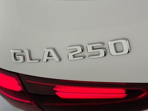 Certified 2026 Mercedes-Benz GLA 250 4MATIC image 10