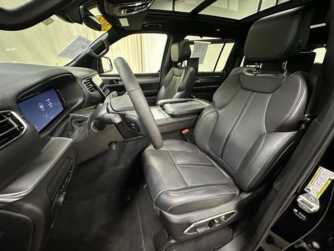 Used 2024 Jeep Wagoneer Series II w/ Convenience Group I image 28