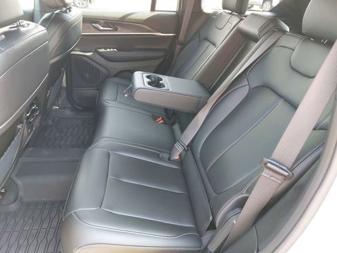 New 2025 Jeep Grand Cherokee Limited w/ Black Appearance Package AWD/4WD image 15