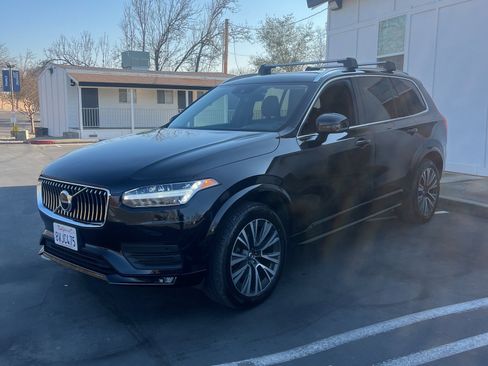 Used 2021 Volvo XC90 T5 Momentum w/ Protection Package Premier image 3