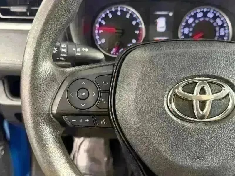 Used 2019 Toyota RAV4 XLE AWD/4WD image 27