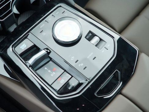 New 2026 BMW i5 eDrive40 w/ Premium Package AWD/4WD image 18